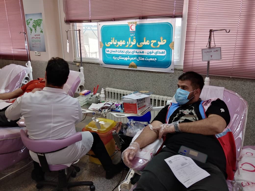  طرح قرار مهربانی با مشارکت جوانان هلال احمر شهرستان یزد در روزهای کرونایی 